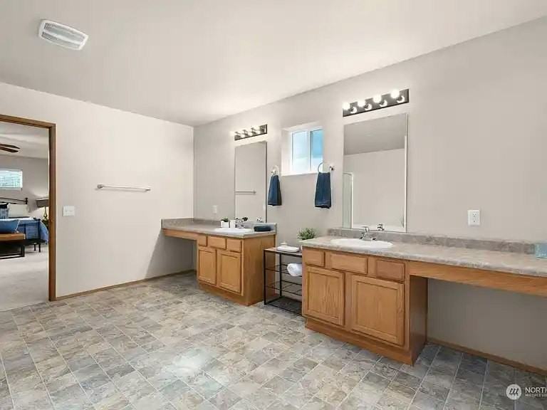1303 Sinclair Drive - Photo 3 of 32