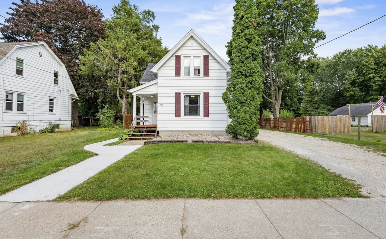 717 4th Street, Unit A - Photo 5 of 24