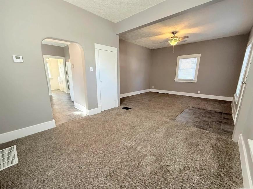 6521 Logan Ave - Photo 4 of 10