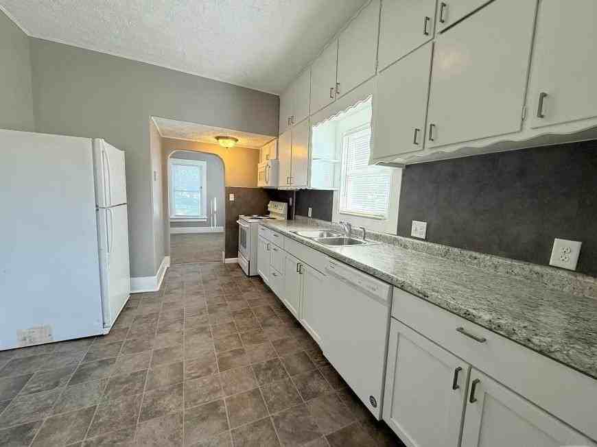 6521 Logan Ave - Photo 6 of 10