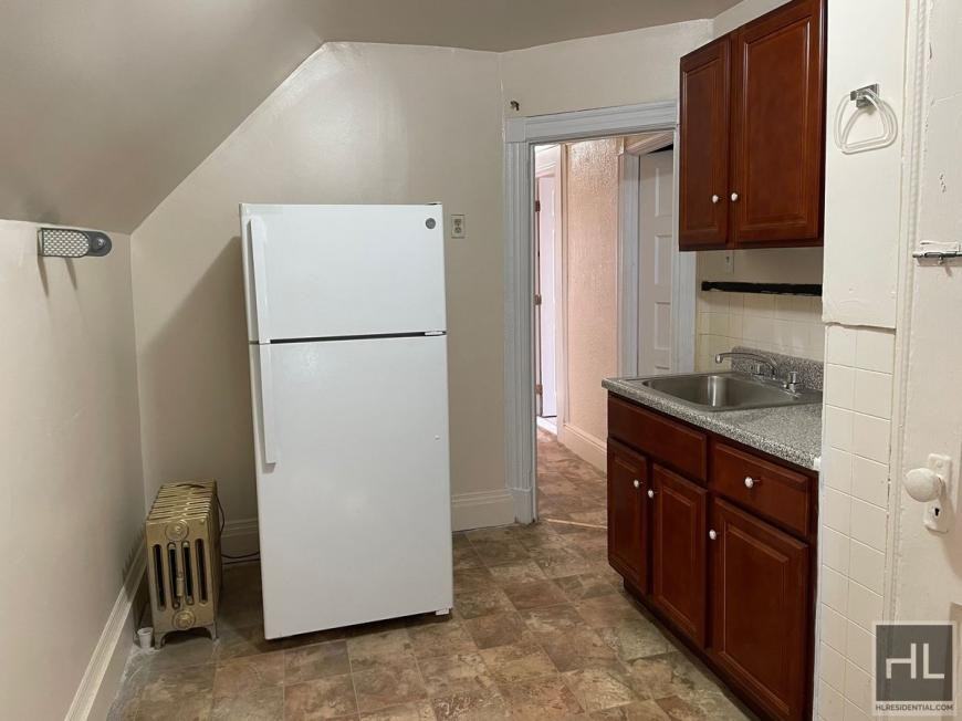 739 E 5th St - Photo 3 of 10