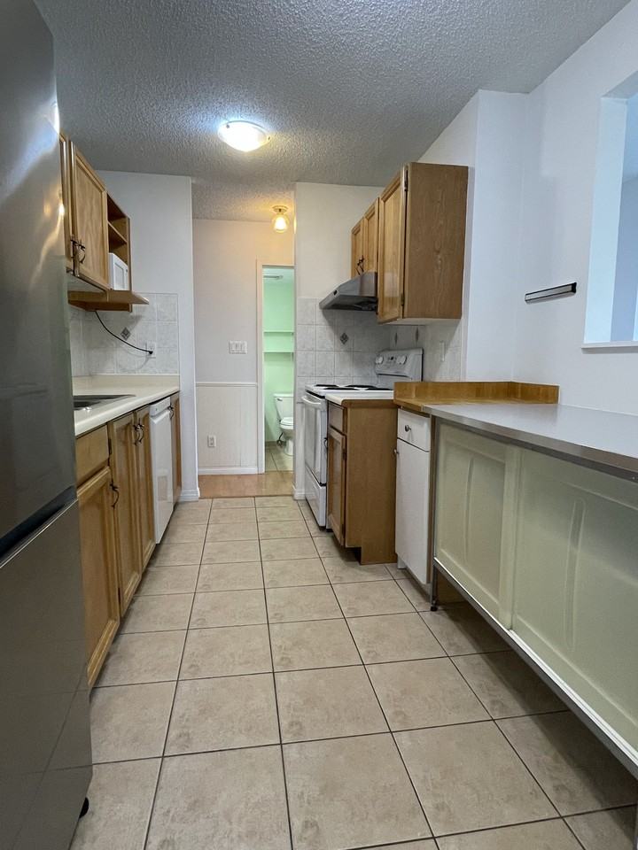 8600 Ackroyd Road - Photo 4 of 9