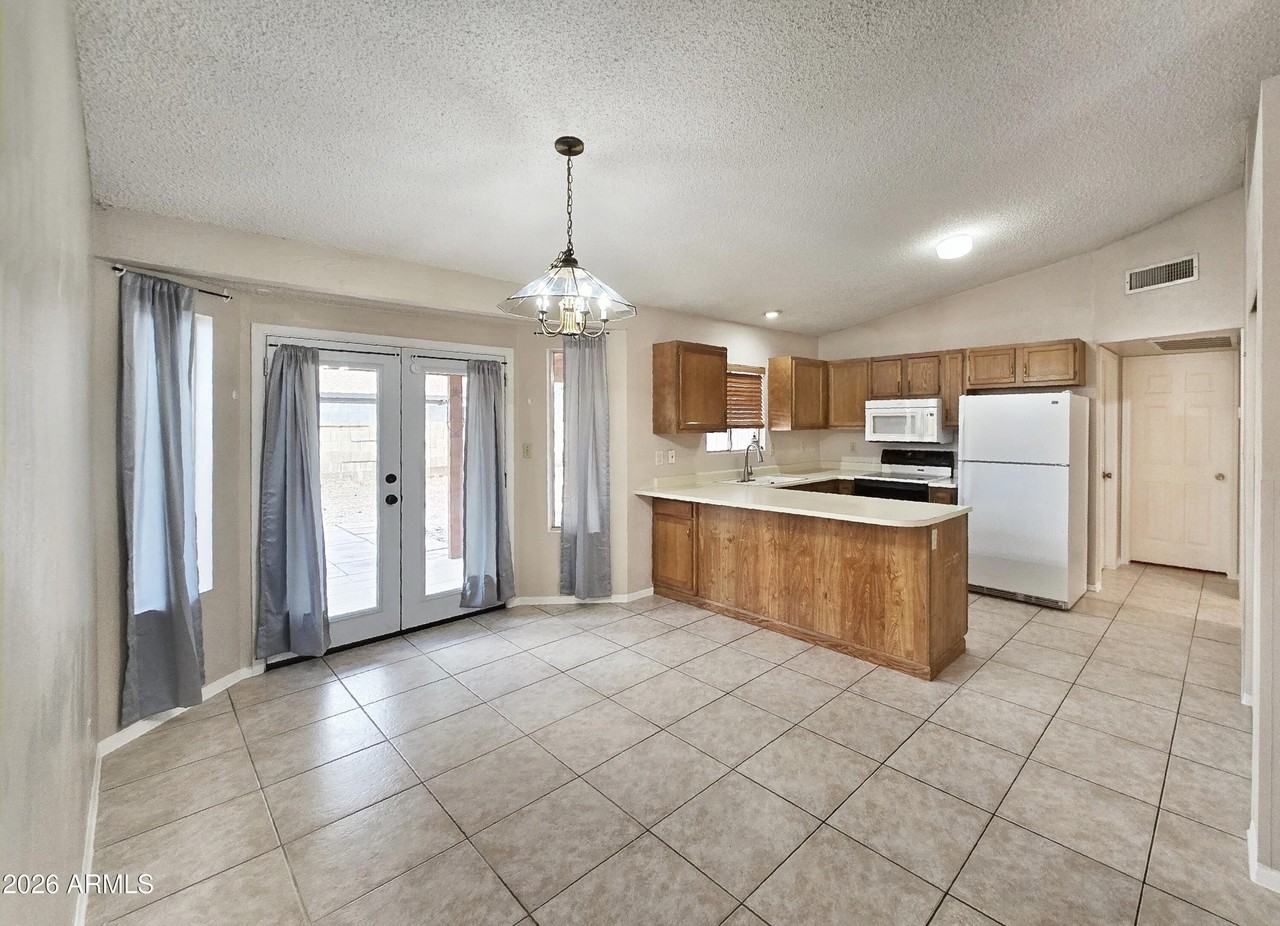 14607 N 40th Pl - Photo 6 of 17