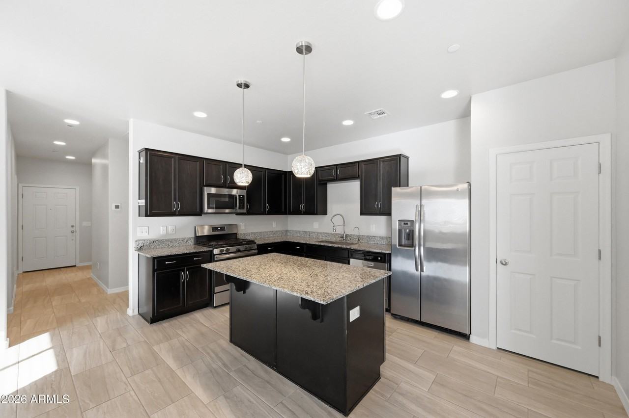 21359 W Alvarado Rd - Photo 5 of 40