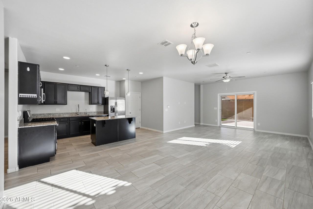 21359 W Alvarado Rd - Photo 7 of 40