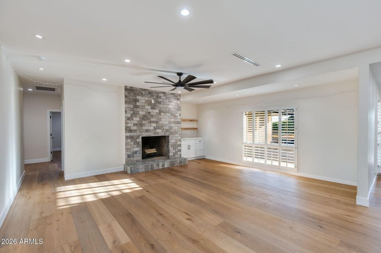 5919 N 45th St - Photo 5 of 31