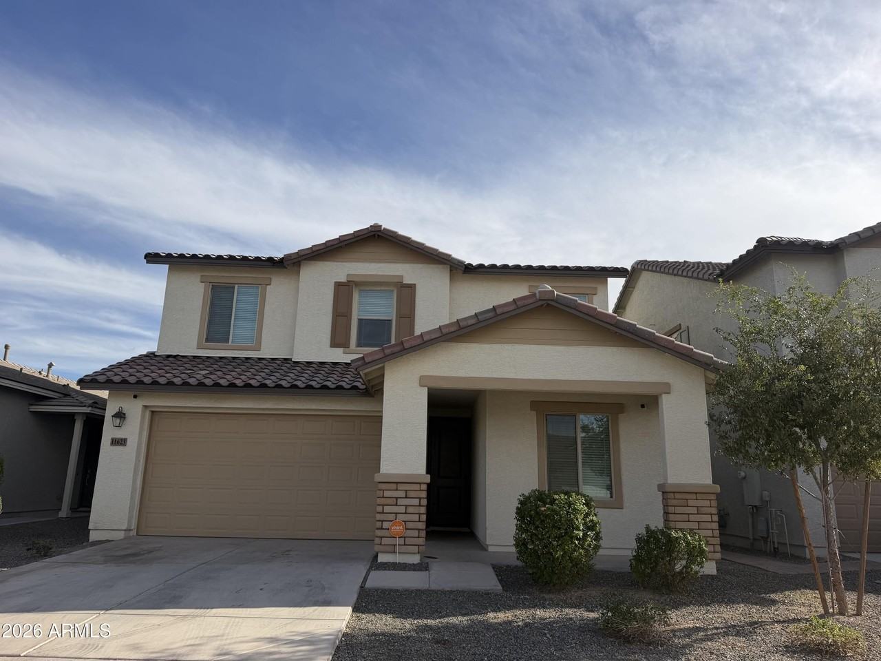 11623 W Parkway Ln - Photo 2 of 24