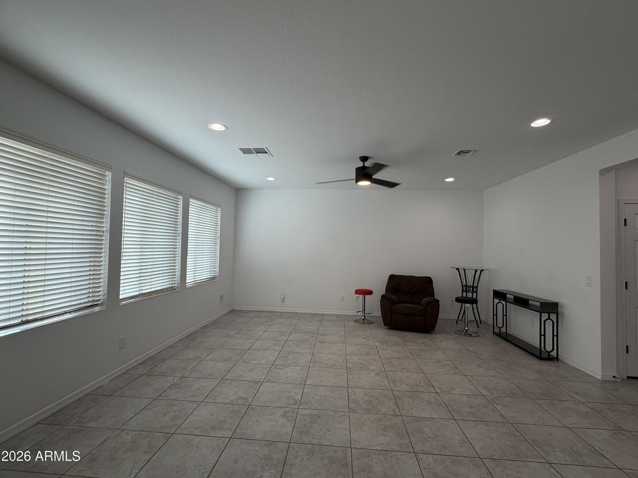 11623 W Parkway Ln - Photo 4 of 24