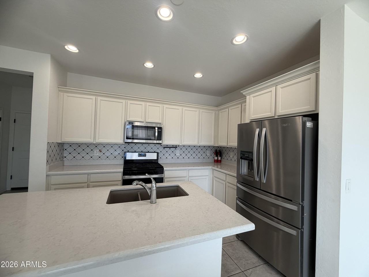 11623 W Parkway Ln - Photo 6 of 24
