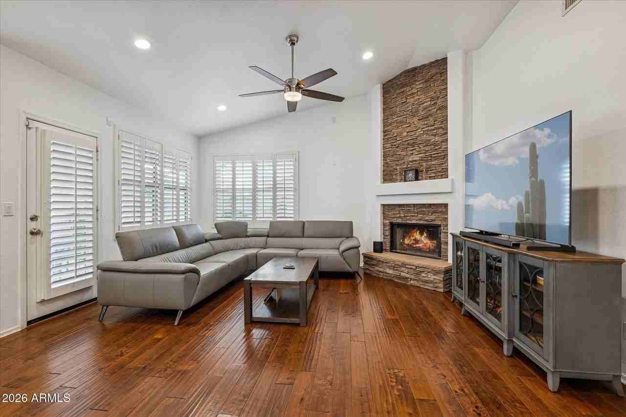 4421 E Mossman Rd - Photo 4 of 26
