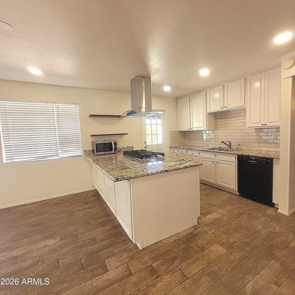 7226 E Portland St - Photo 3 of 16