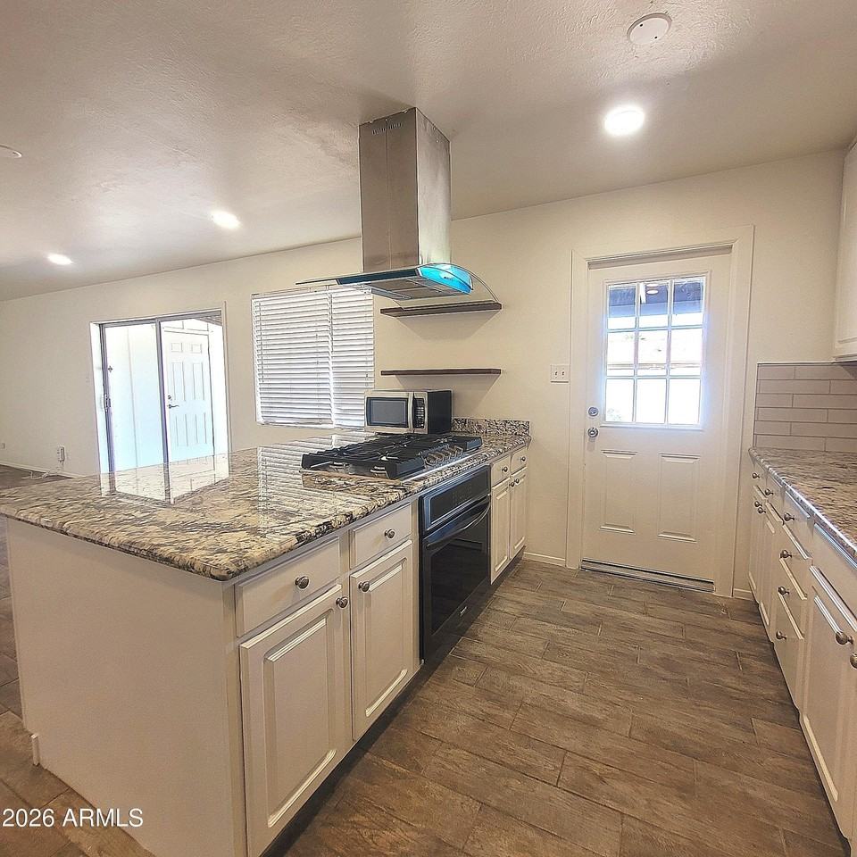 7226 E Portland St - Photo 4 of 16