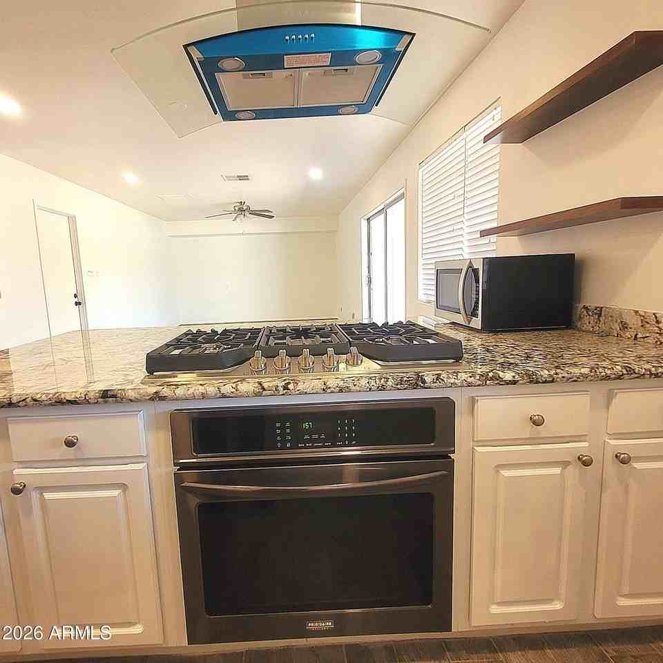 7226 E Portland St - Photo 5 of 16
