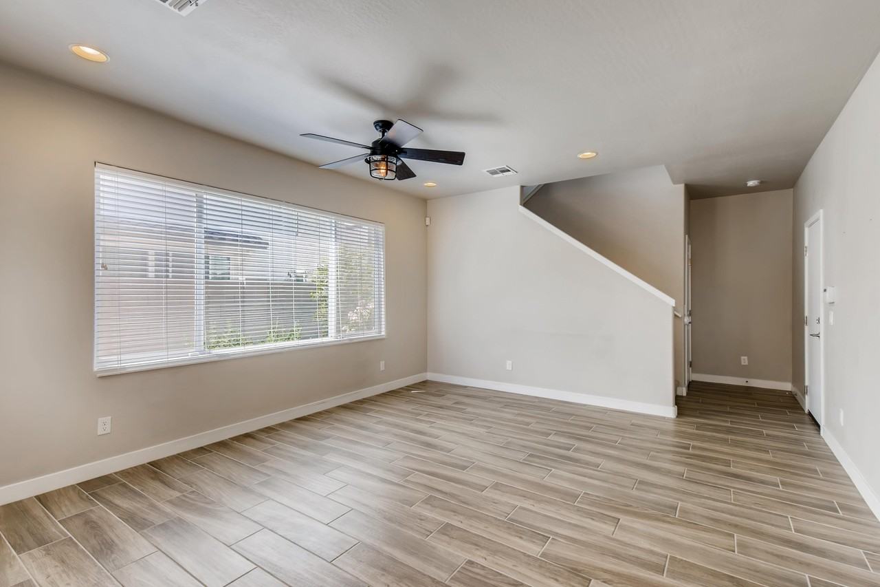3721 E Cheery Lynn Rd - Photo 4 of 28