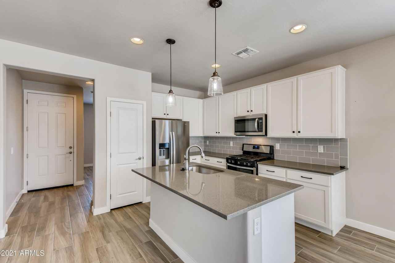 3721 E Cheery Lynn Rd - Photo 7 of 28