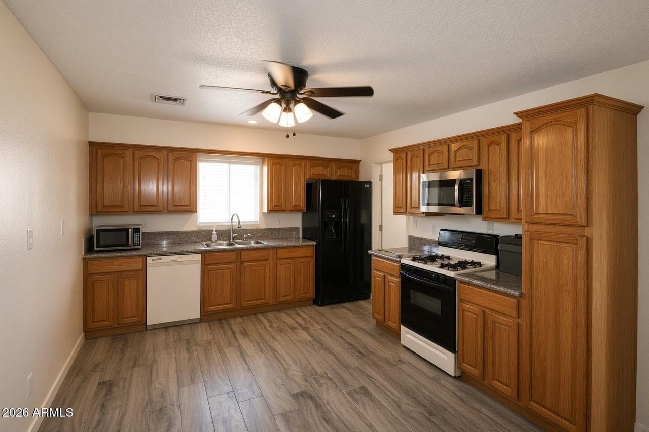 5009 W Beverly Ln - Photo 2 of 14