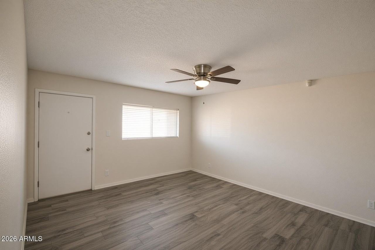 5009 W Beverly Ln - Photo 3 of 14