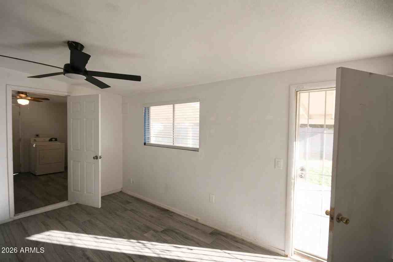 5009 W Beverly Ln - Photo 6 of 14