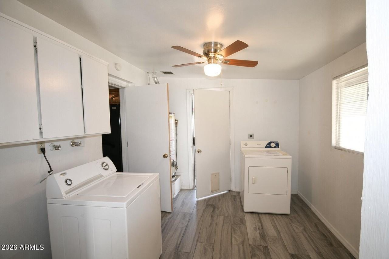 5009 W Beverly Ln - Photo 7 of 14