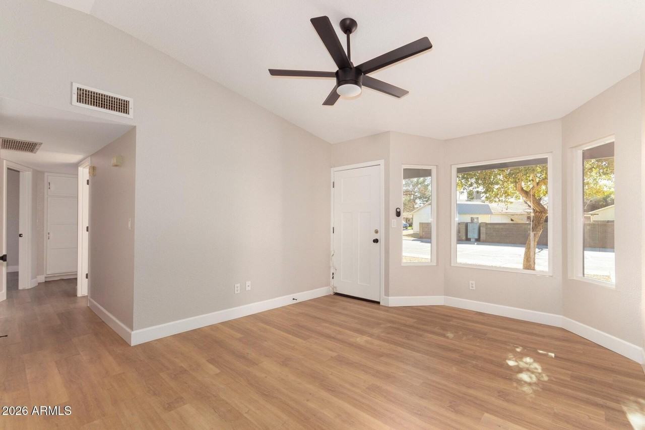 232 E Leah Ln - Photo 4 of 13