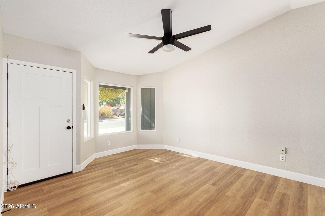 232 E Leah Ln - Photo 6 of 13