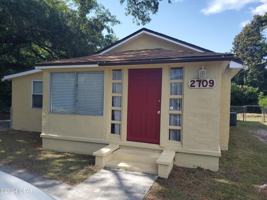 featured image of 2709 E 8th St