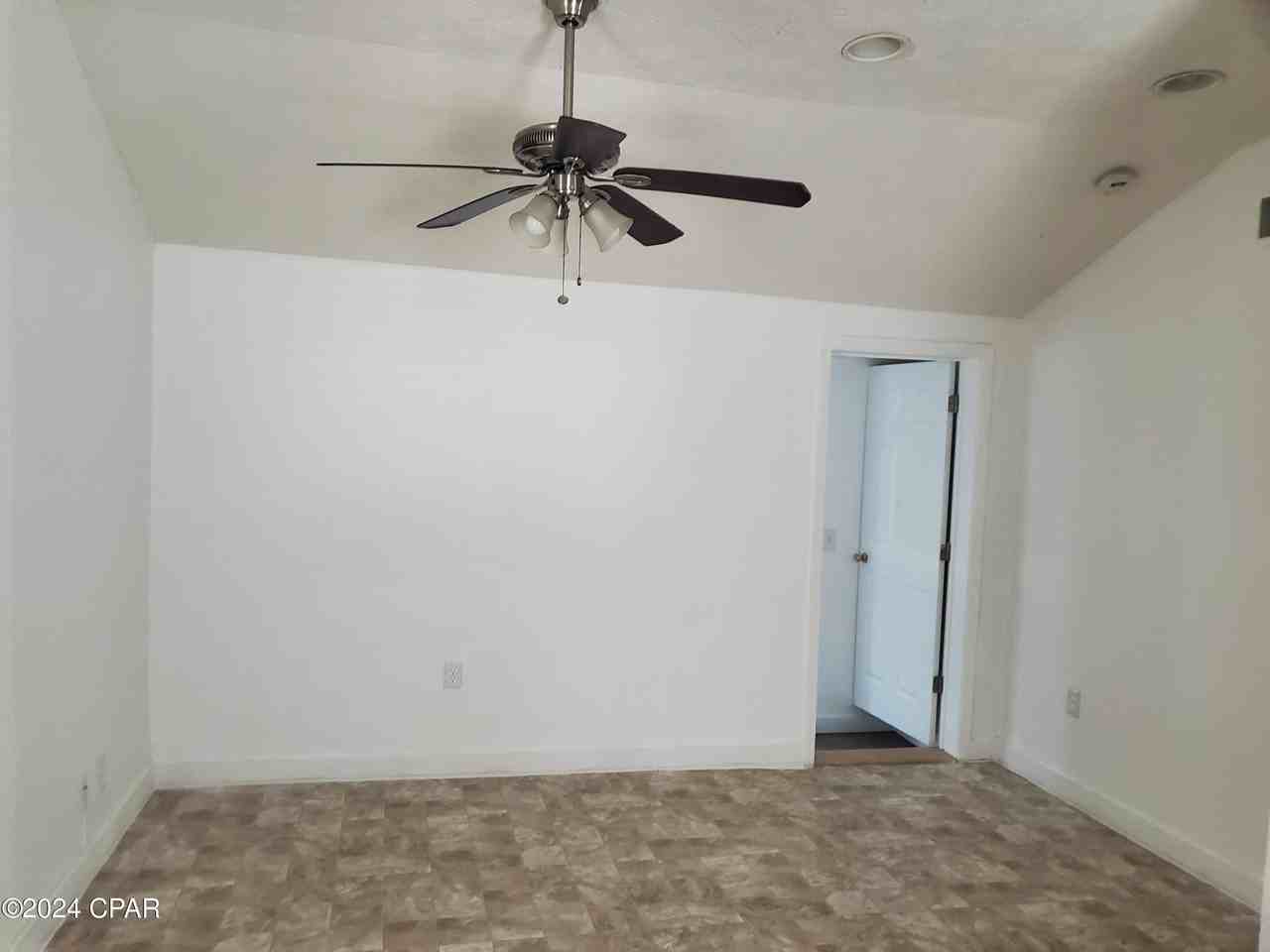 2709 E 8th St - Photo 2 of 6