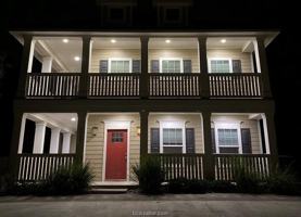 featured image of 4008 Oaklawn St