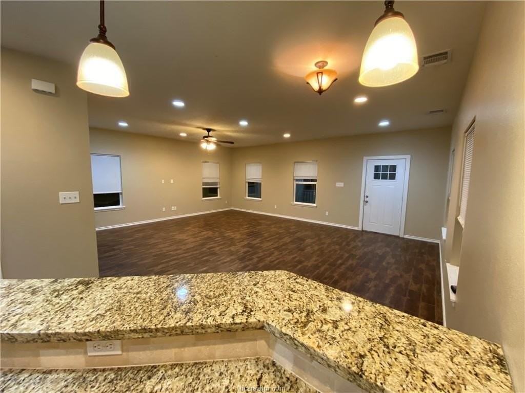 4008 Oaklawn St - Photo 3 of 10