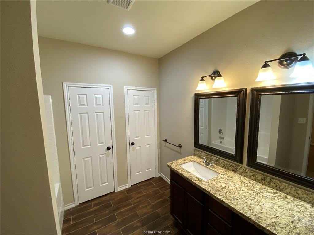 4008 Oaklawn St - Photo 4 of 10