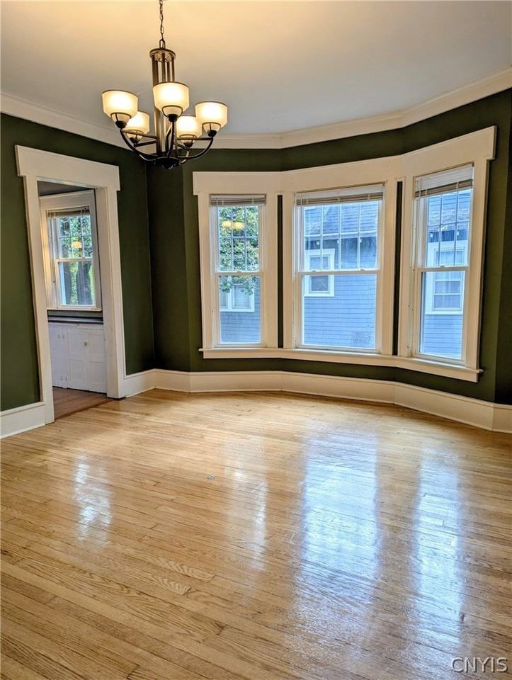 141 Beverly Rd #2 - Photo 5 of 17