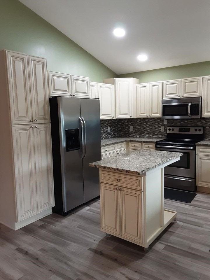 870 Brenda Pl - Photo 2 of 15