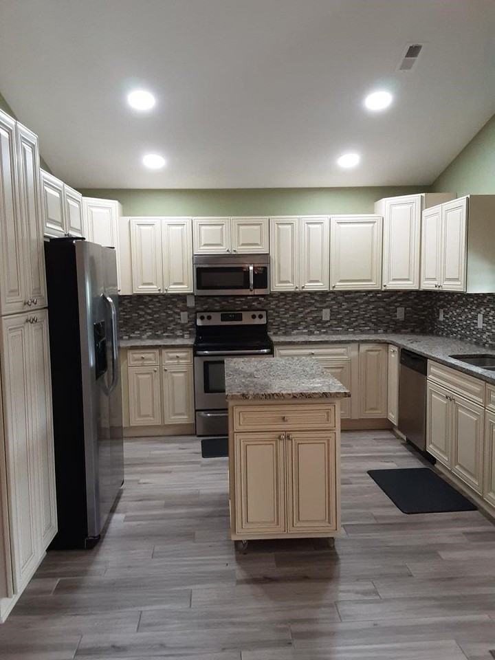 870 Brenda Pl - Photo 3 of 15
