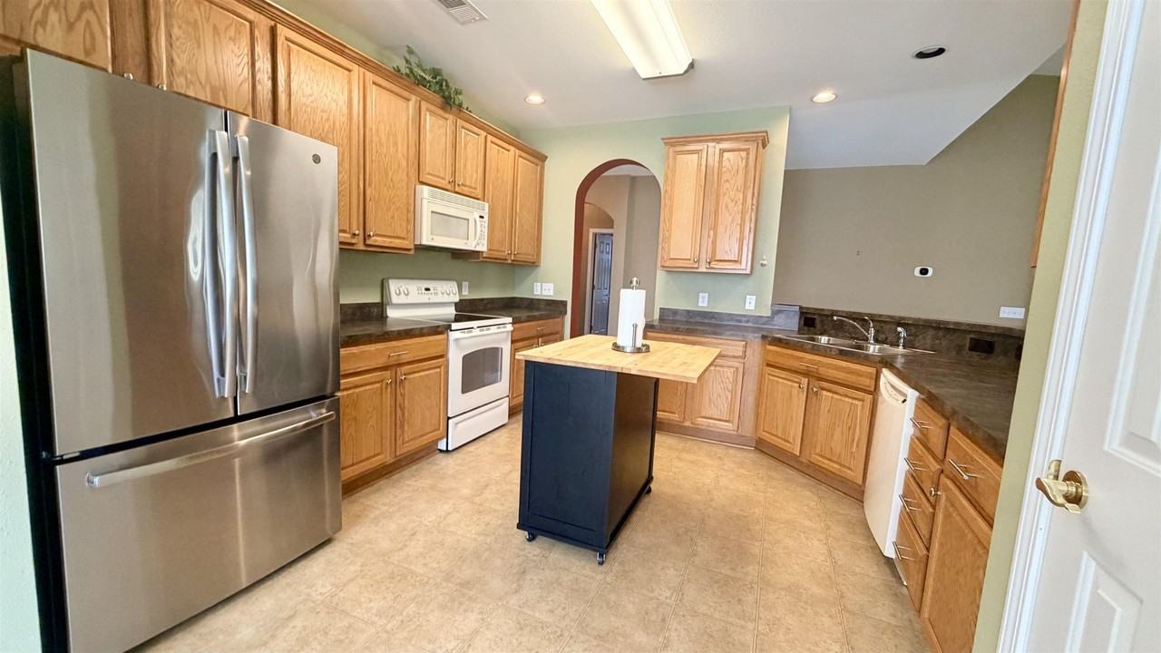 557 Vermillion Dr - Photo 5 of 50