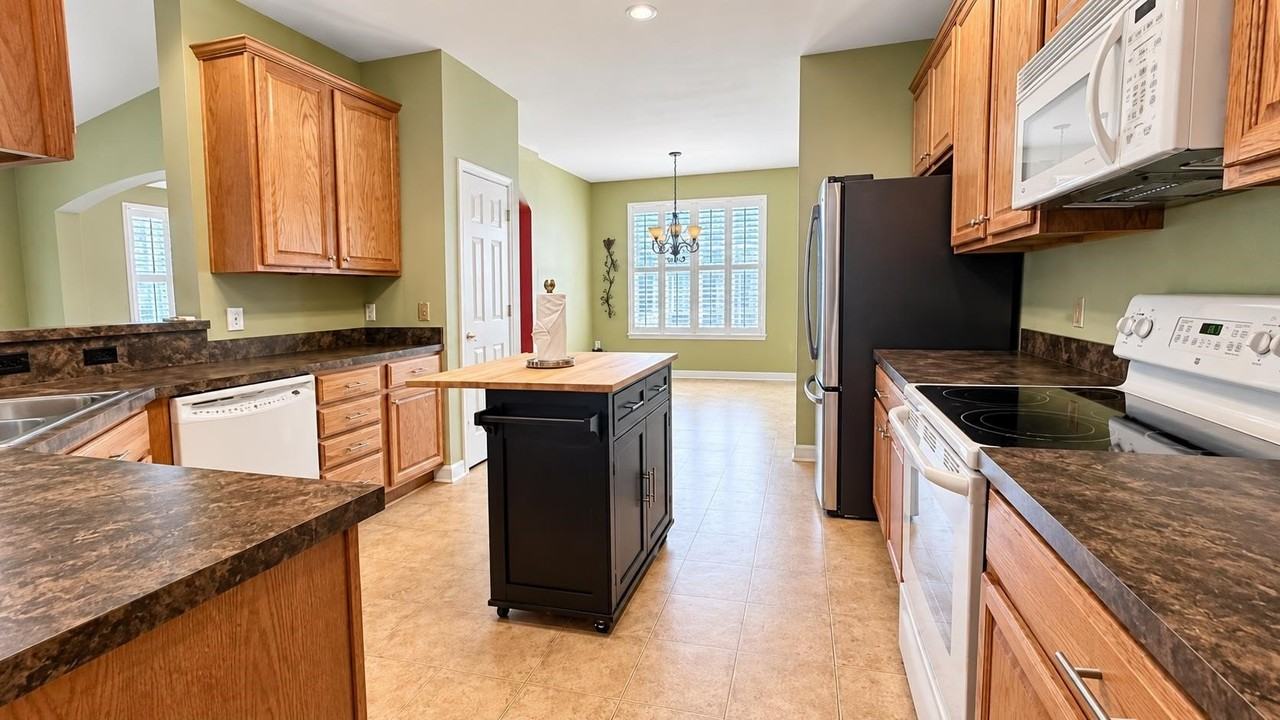 557 Vermillion Dr - Photo 6 of 50