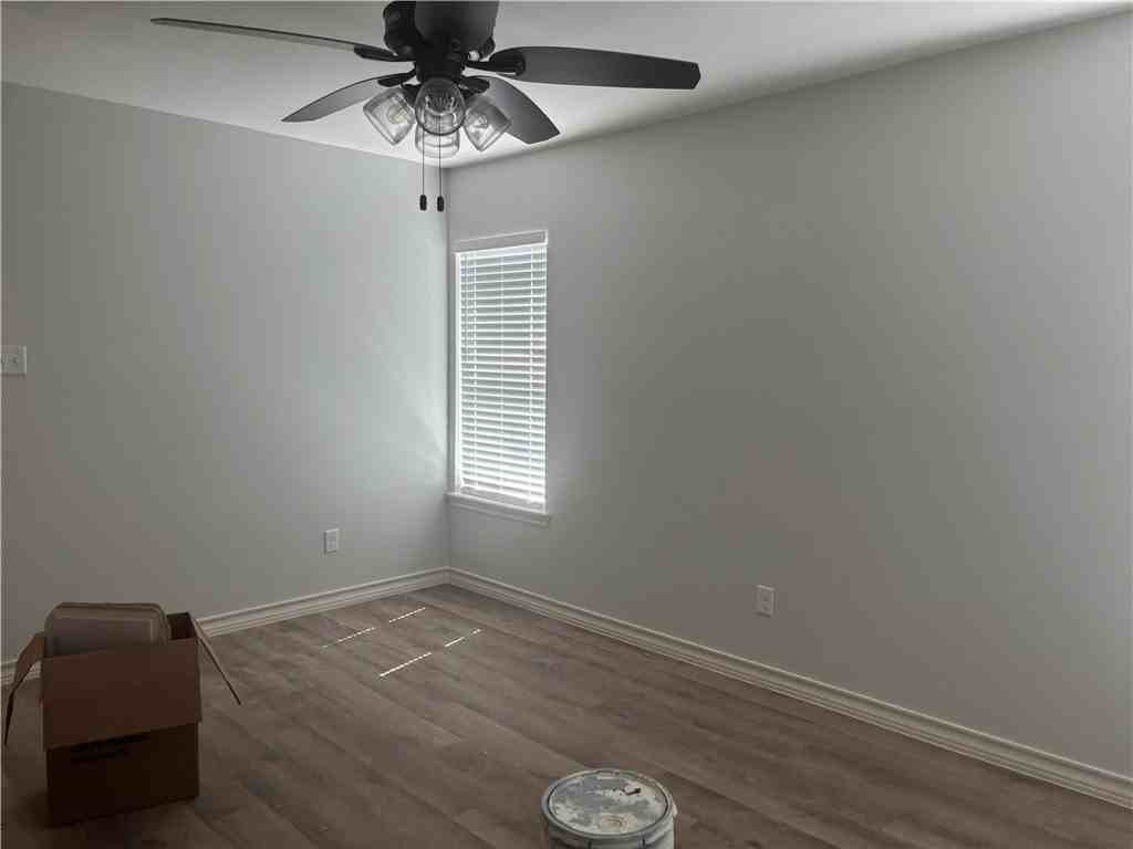 1041 Deforrest St - Photo 6 of 10