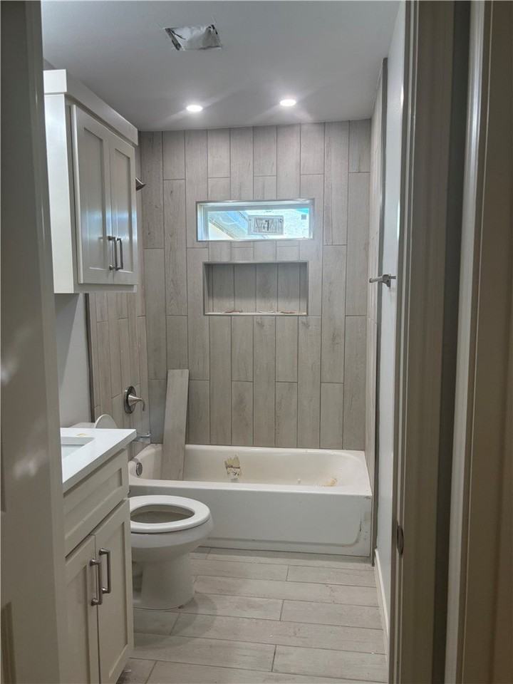 1041 Deforrest St - Photo 7 of 10