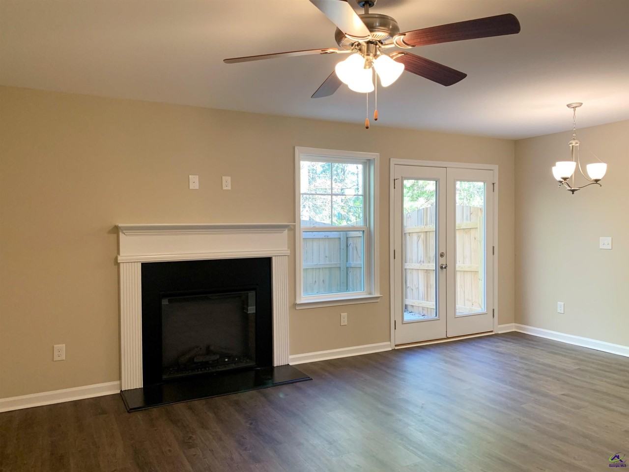 305 Pond View Rd - Photo 2 of 23