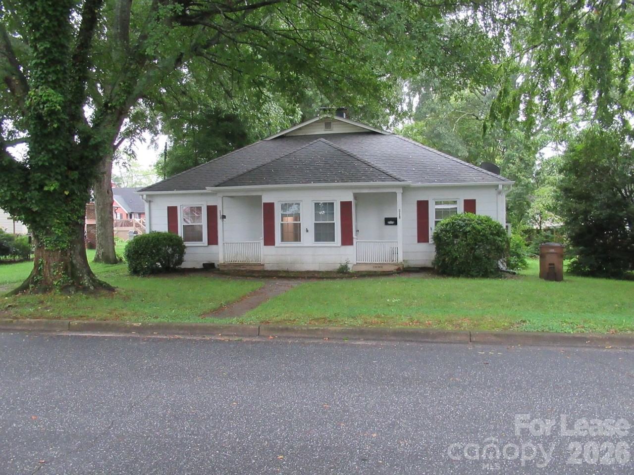 520 E Pine St - Photo 2 of 10