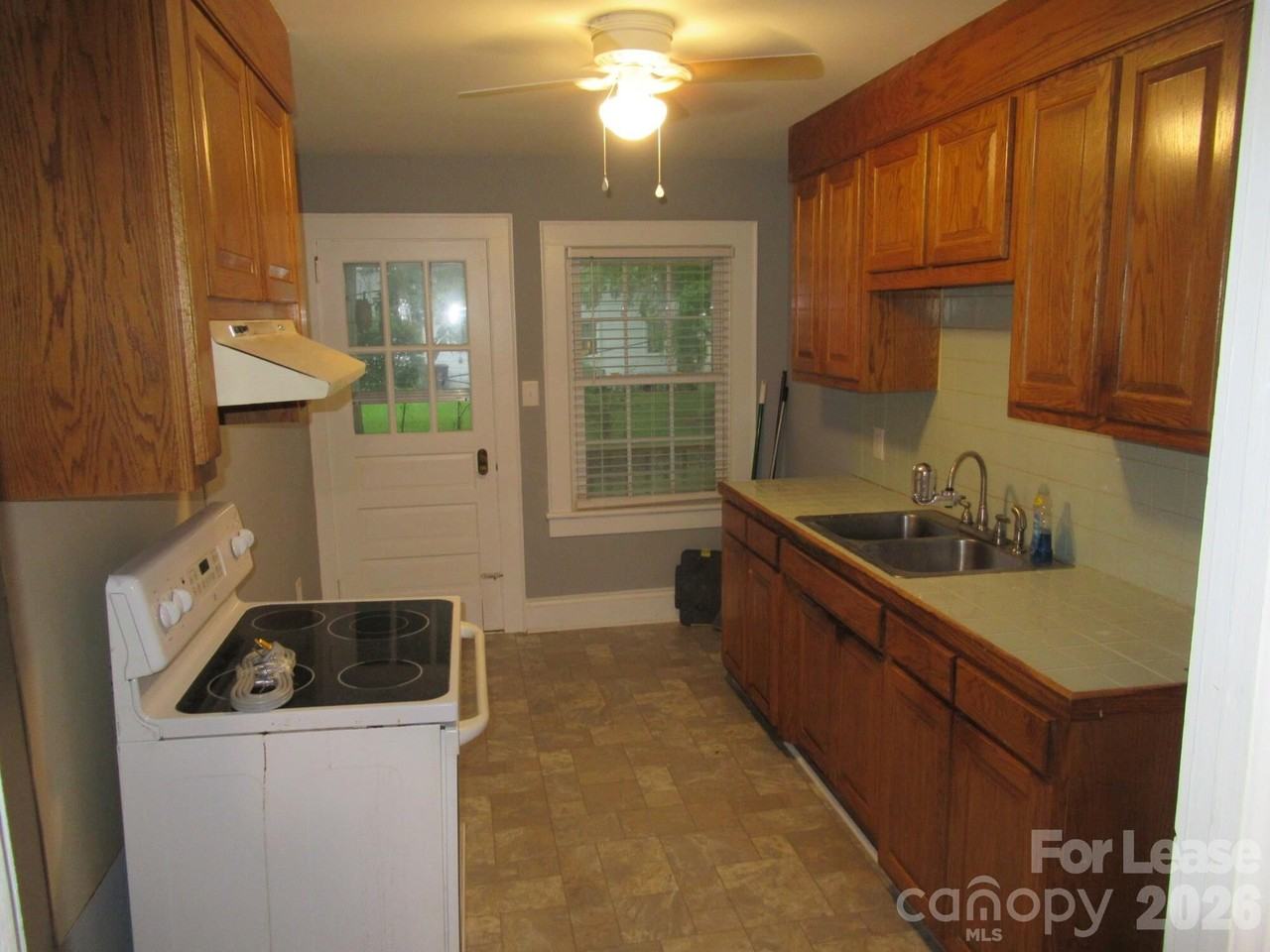 520 E Pine St - Photo 5 of 10