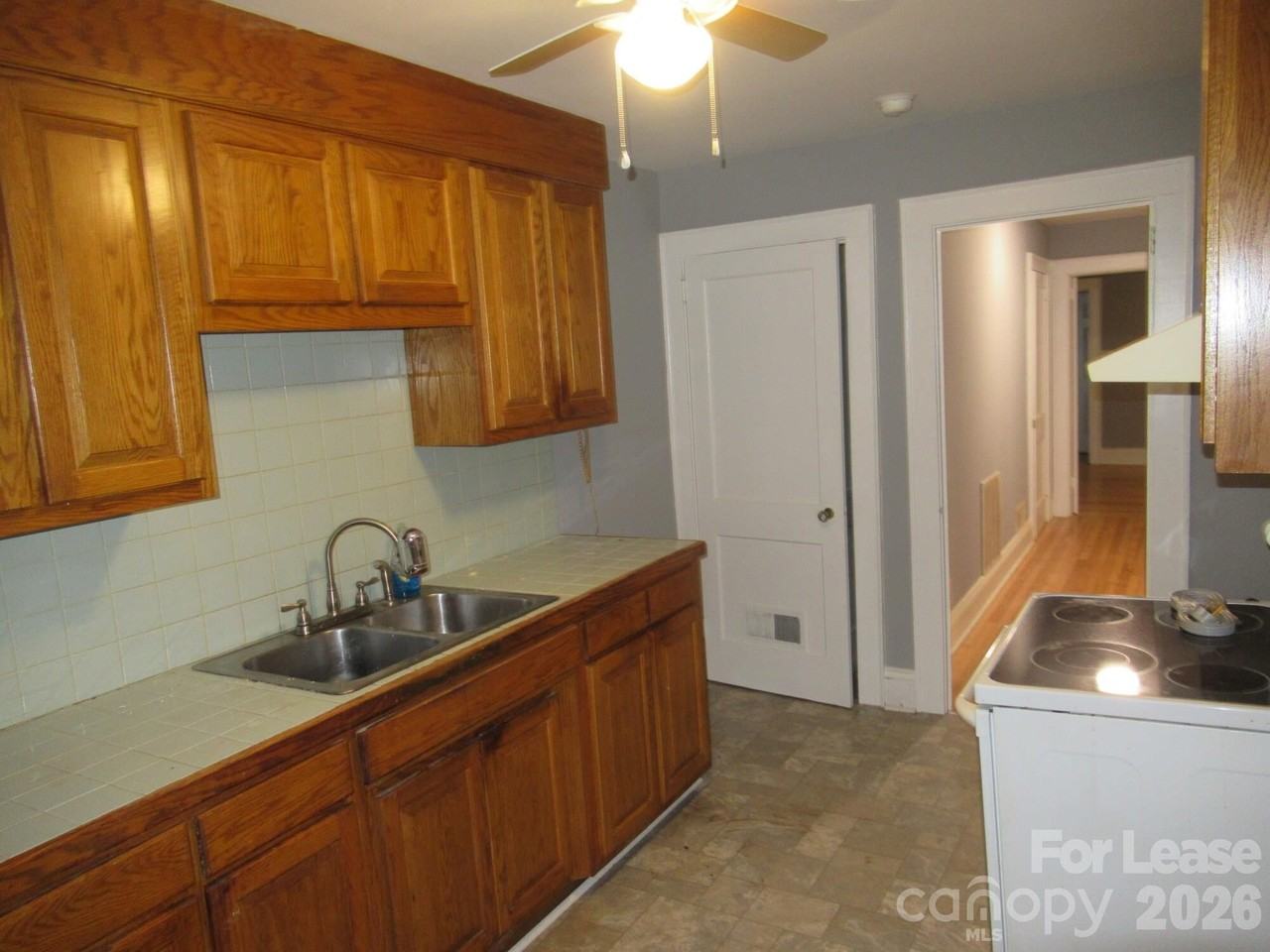 520 E Pine St - Photo 6 of 10