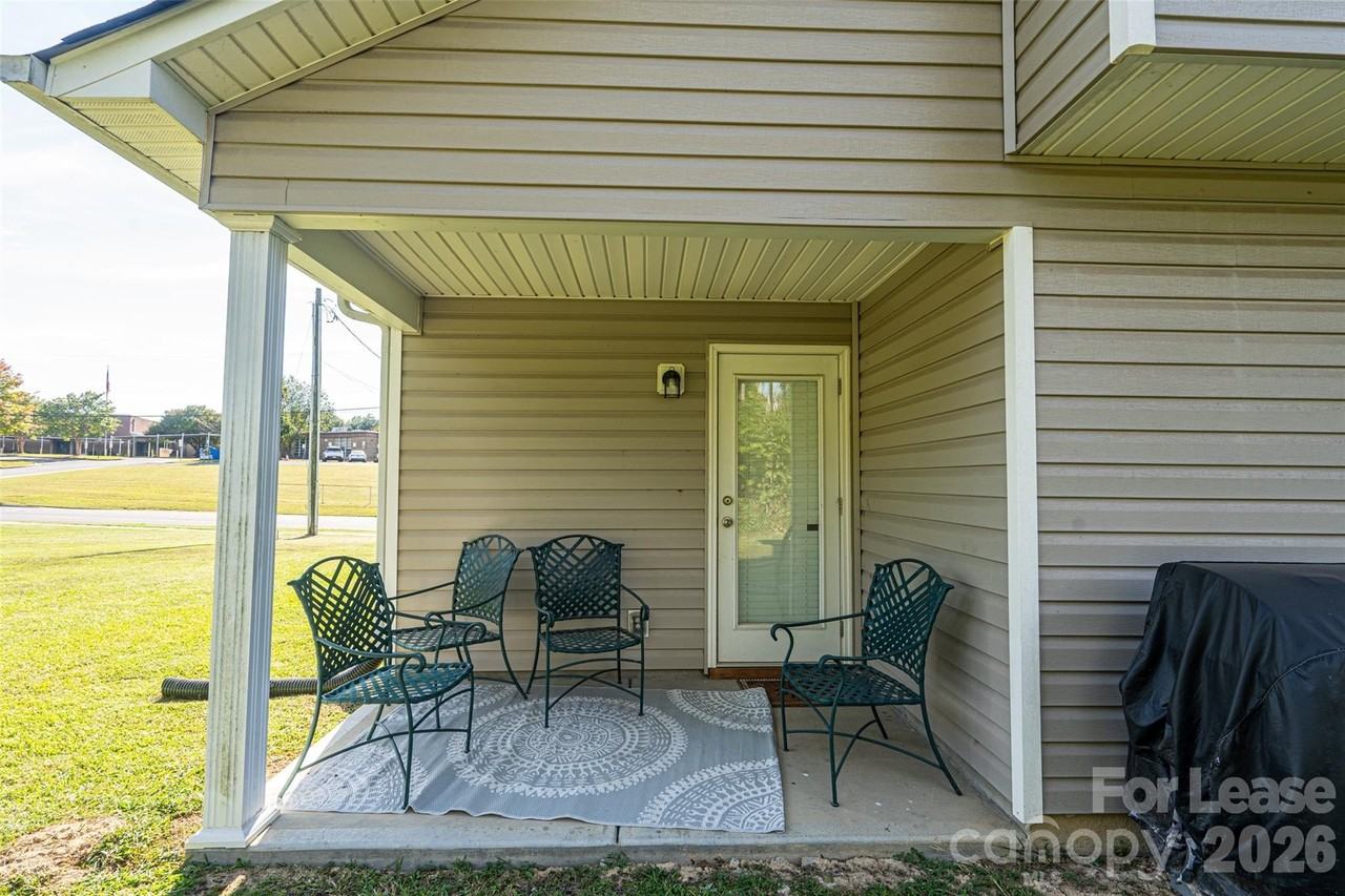 1116 Woodhill Dr - Photo 3 of 36