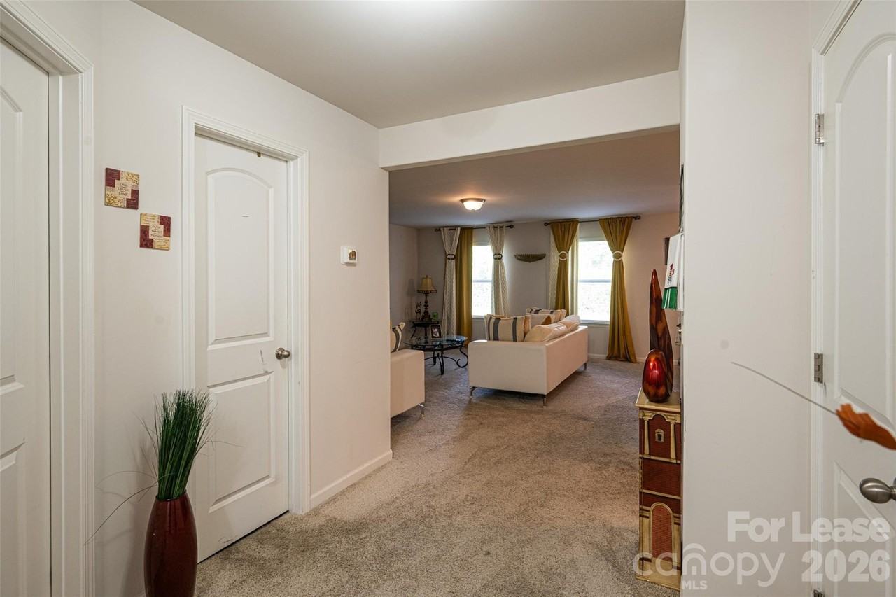 1116 Woodhill Dr - Photo 4 of 36