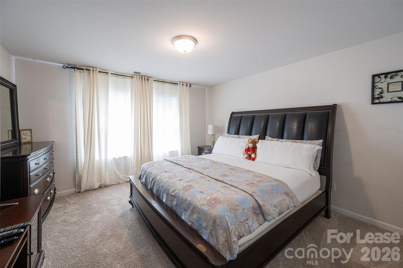 1116 Woodhill Dr - Photo 5 of 36