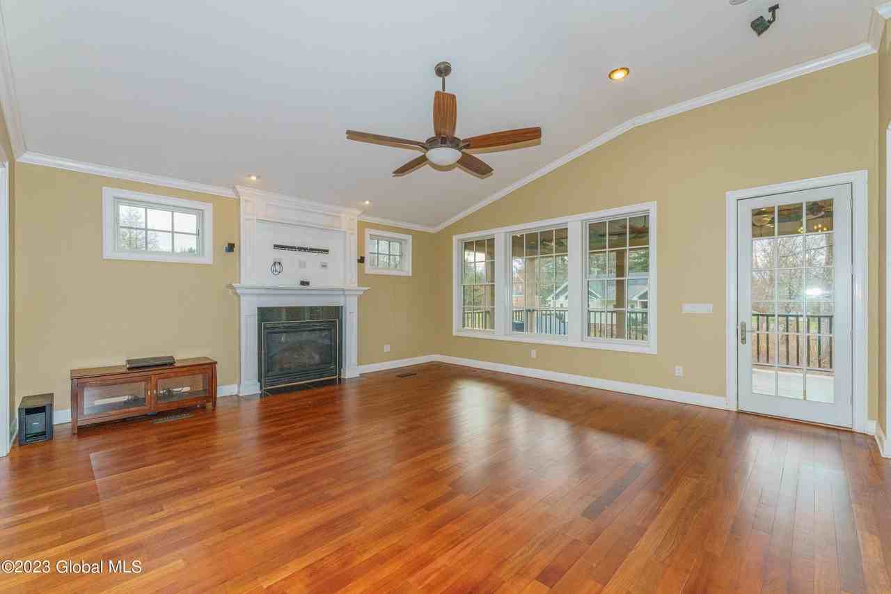 59 Union Ave - Photo 2 of 20