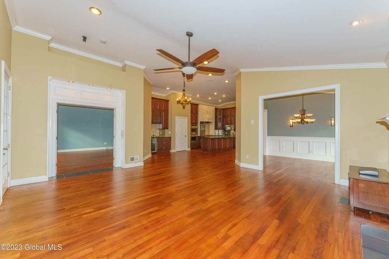 59 Union Ave - Photo 3 of 20