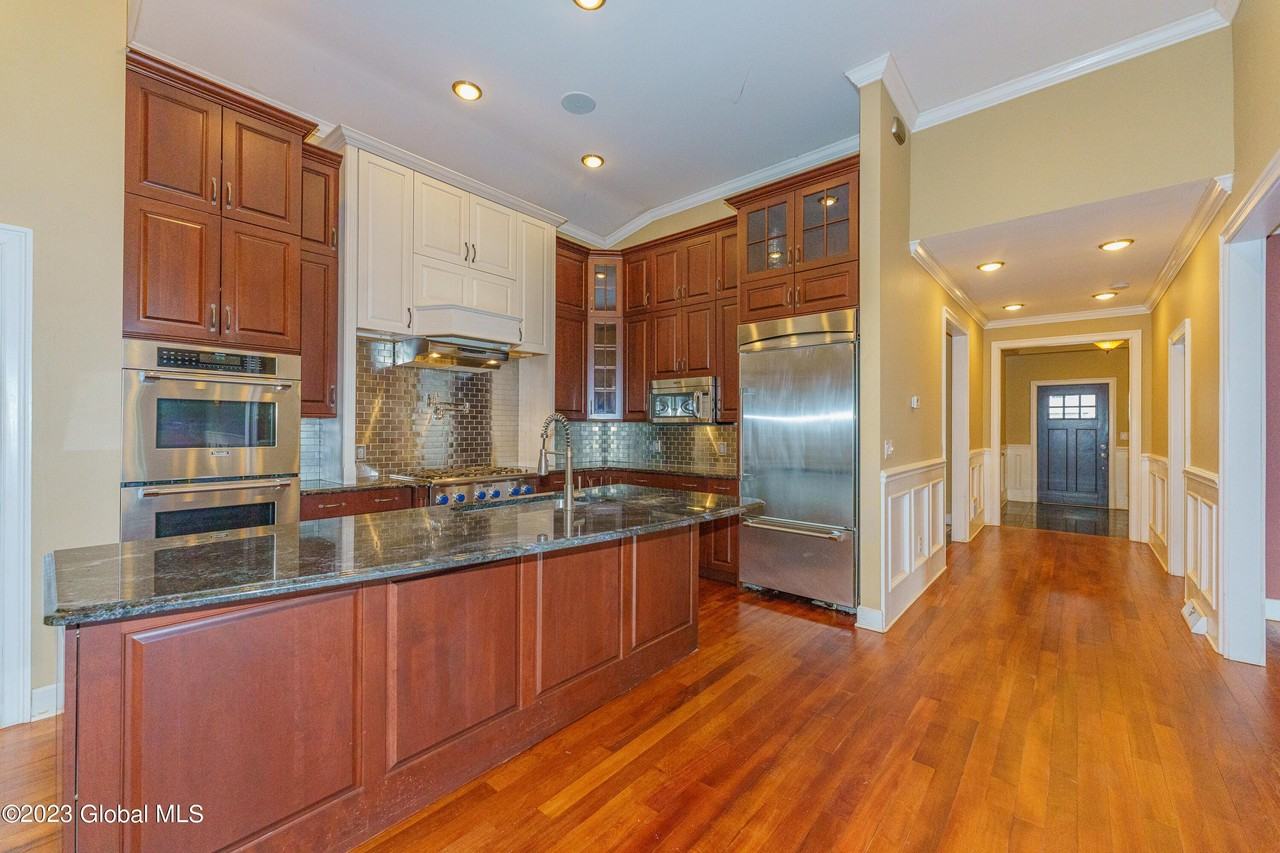 59 Union Ave - Photo 5 of 20
