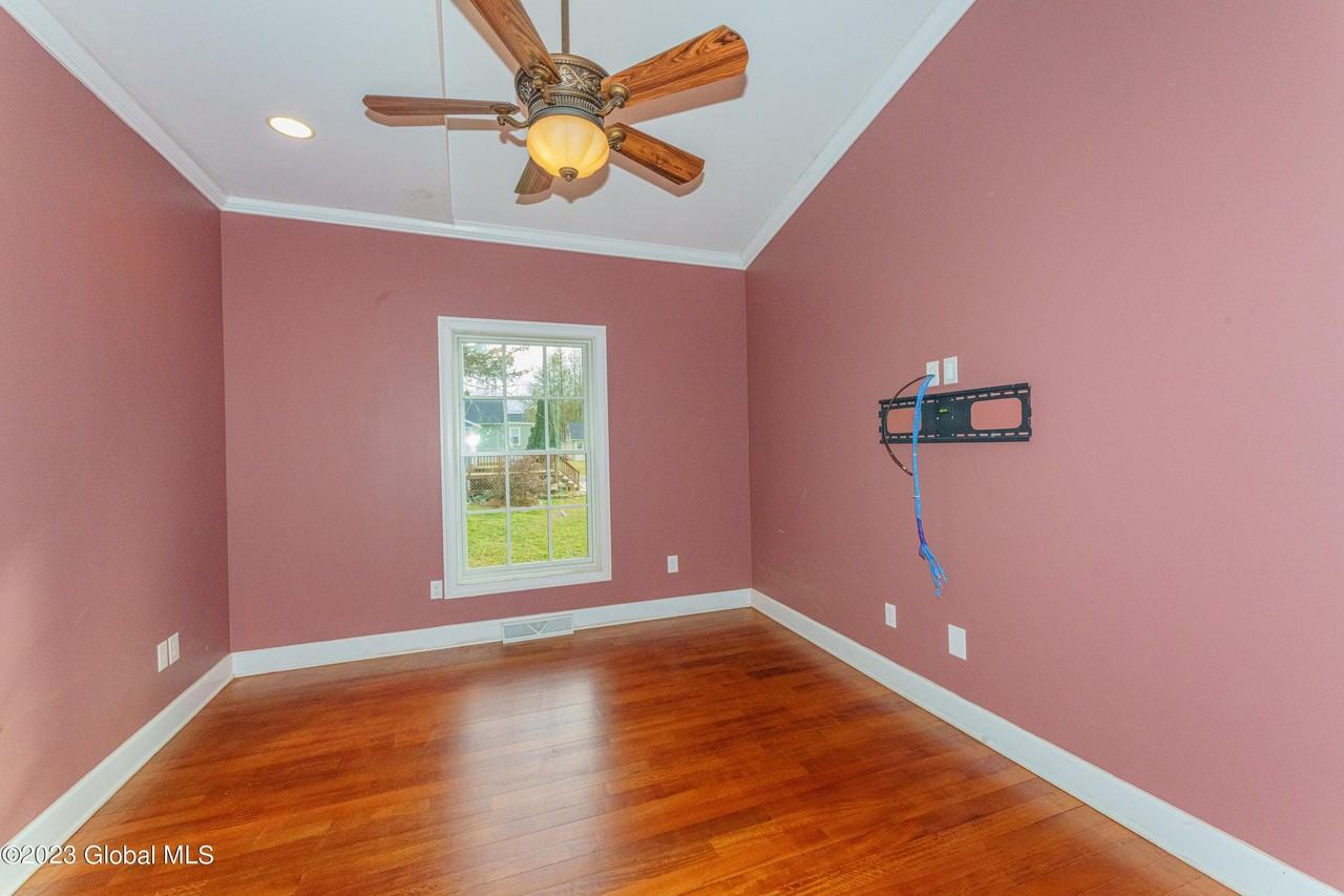 59 Union Ave - Photo 7 of 20