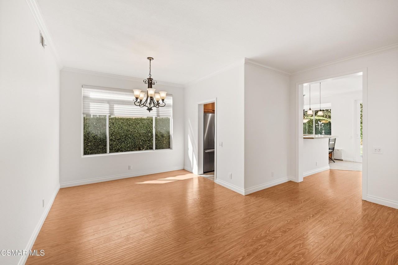 11161 Shadyridge Rd - Photo 7 of 37
