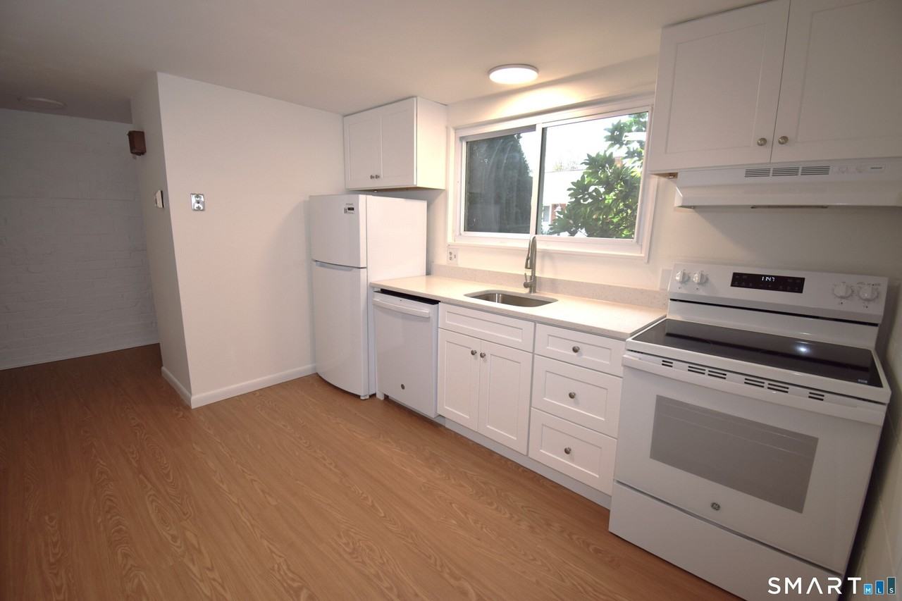 19 Denlar Dr #E - Photo 3 of 13
